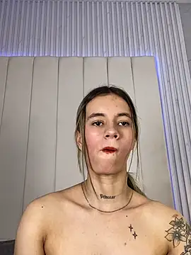 Webcam Model (JuliaColemann)  is live.Free join now!