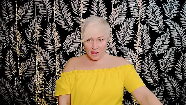 Olivia_playful webcam