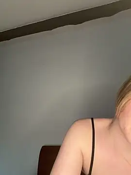 Webcam Model (Zoey__08)  is live.Free join now!