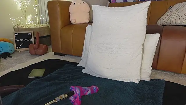 Taylorlove303 webcam