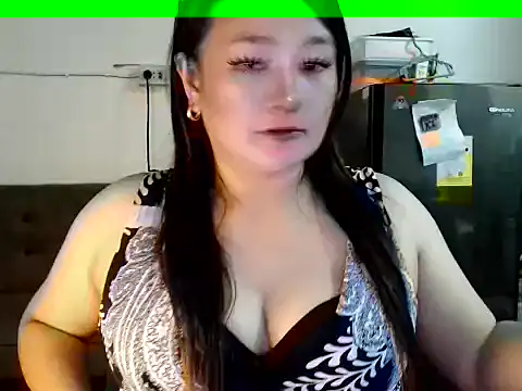 UrLovelyWetPussy webcam