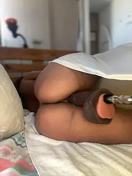 roussh (Ask my age) - voyeur spy upskirt/Try b4 goal: sqt