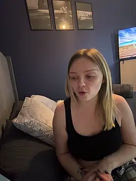 Webcam Model (Sky25x)  is live.Free join now!