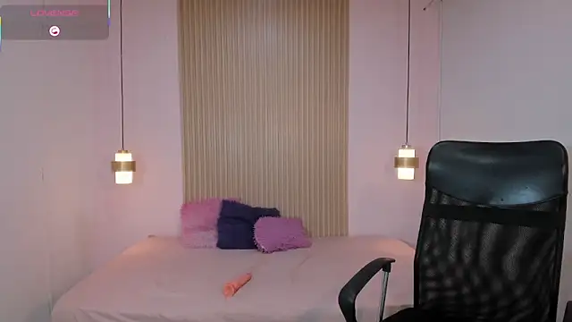 CharlotteKing8 webcam