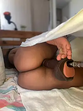 roussh (Ask my age) - voyeur spy upskirt/Try b4 goal: sqt