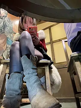 美女littleqiu在线直播