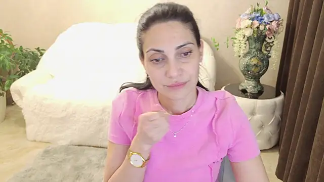 LovelyBeatrice webcam