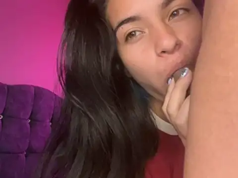 bliinkii_and_luka_ webcam