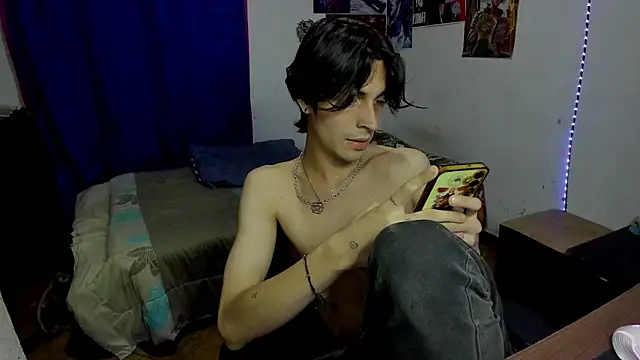 golden_ryyan - Golden_ryyan's free webcam - UK Sex Cams