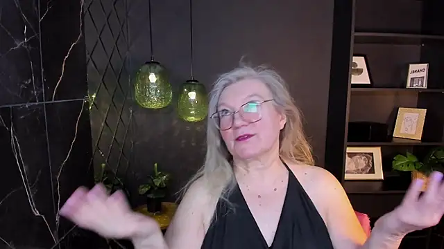 natalimellow (Ask my age) - rub my breasts under my dress