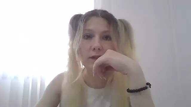 foxy_bright - Foxy_Bright's free webcam - UK Sex Cams