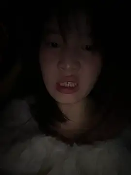 美女littleqiu在线直播