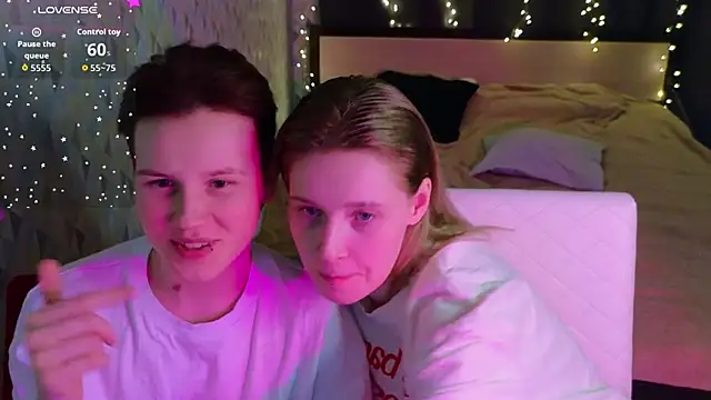 Girls_Fingers webcam