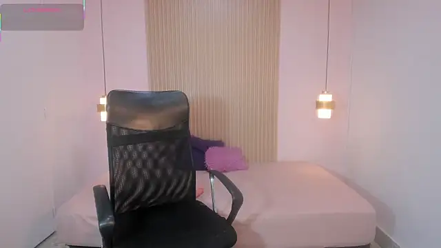 CharlotteKing8 webcam