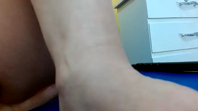 thebesthairypussy2 webcam