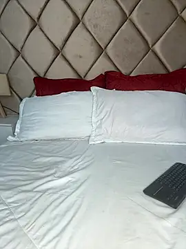 angelinaduvall (F young) - Fuck with green glass dildo close up