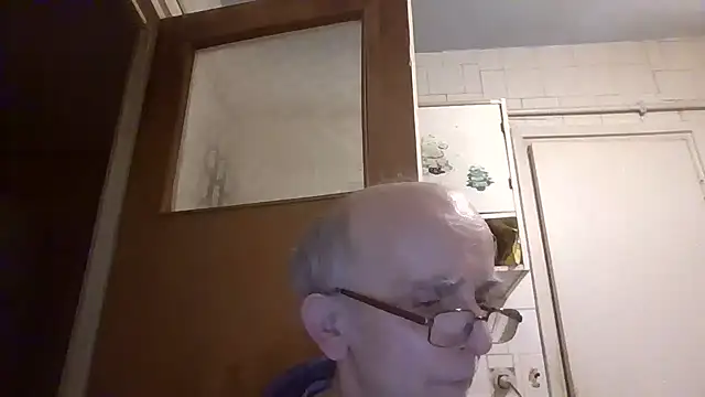 mariusica1@xh live sex cam