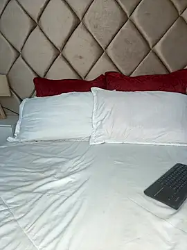 angelinaduvall (F young) - Fuck with green glass dildo close up