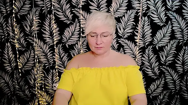 Olivia_playful webcam