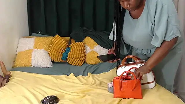 GaggingQueenxx webcam