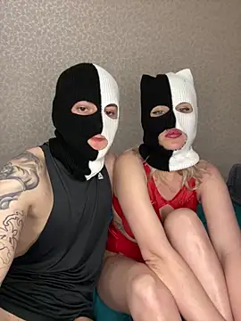 Bonny-and-Stesha webcam