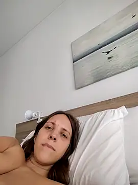 Webcam Model (lauflor)  is live.Free join now!