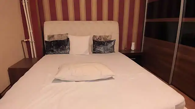 MadameCrowford webcam