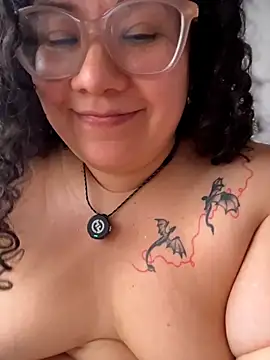 Webcam Model (VanesssaMilf_)  is live.Free join now!