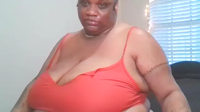 NaughtyHottieBBW webcam