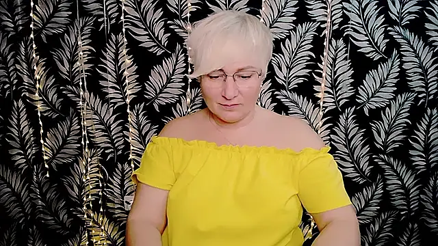 Olivia_playful webcam