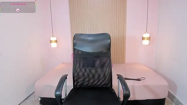 CharlotteKing8 webcam