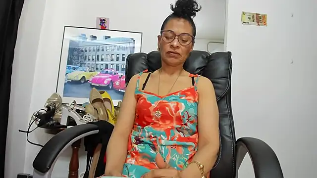 Aries_Mature live sex cam