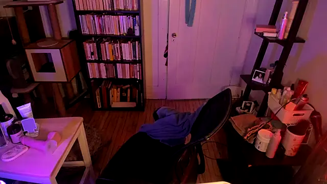 rosiee69_ (F young) - boobs massage oil