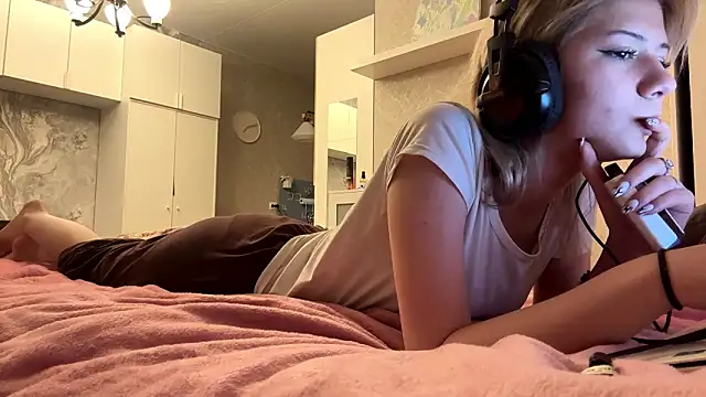 LadyFoxLove webcam