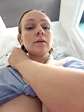 Bondgirl_013's live cam