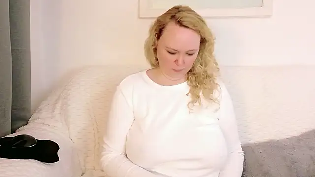 sarah4you (F milf) - make my day or make me cum :)