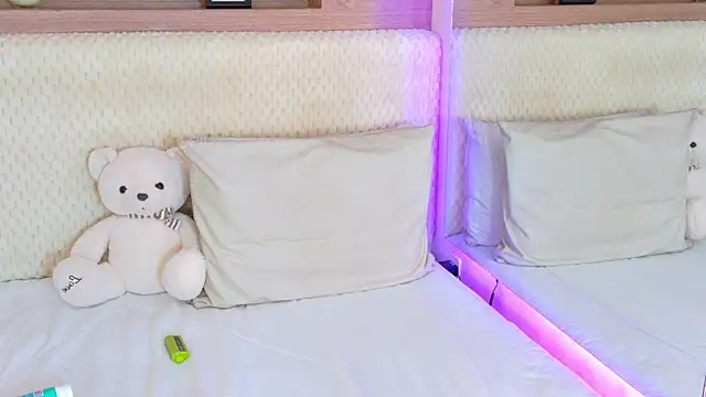 violetbloomm - VioletBloomm's free webcam