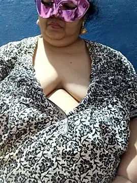 tamilthanushri (F milf) - Pusyy flash