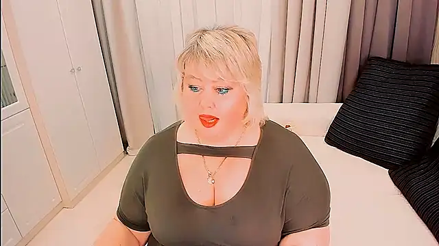 BIGTITSBBW webcam