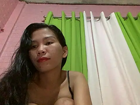 Webcam Model (Cleo17)  is live.Free join now!