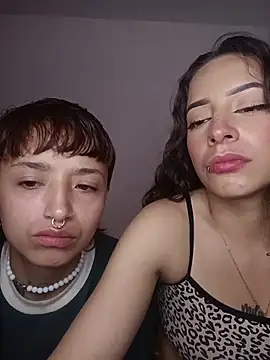 AlexxaAndRileyy webcam