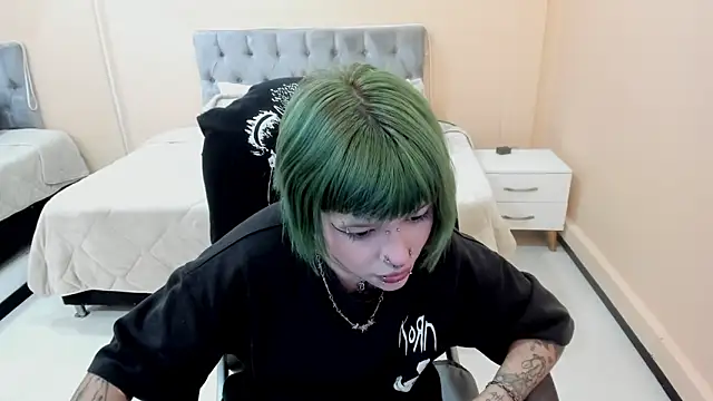 Bela_Craxkerr webcam