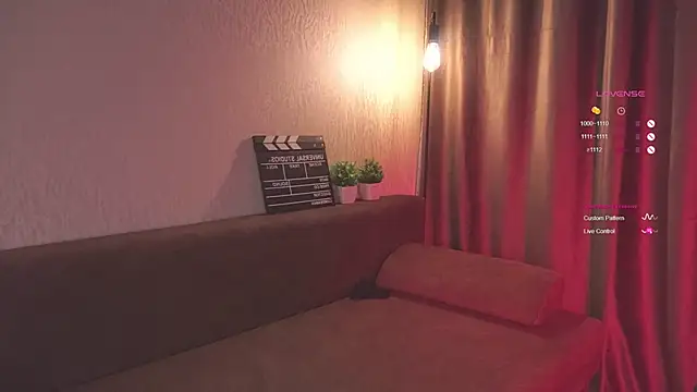 MentallyMonika webcam