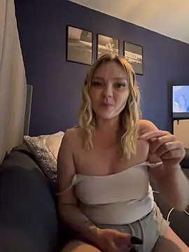 Webcam Model (Sky25x)  is live.Free join now!