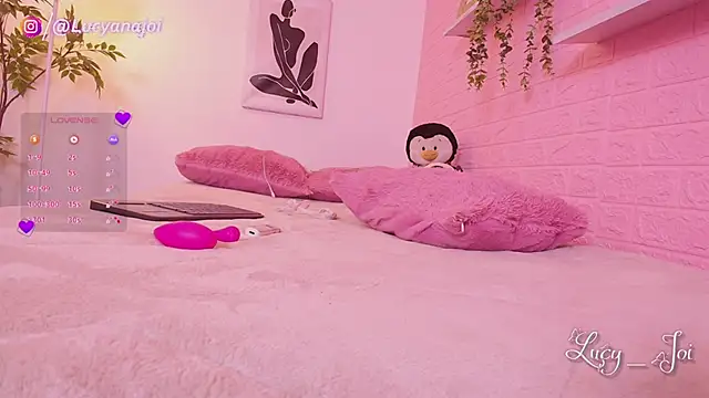 Lucyanajoi webcam