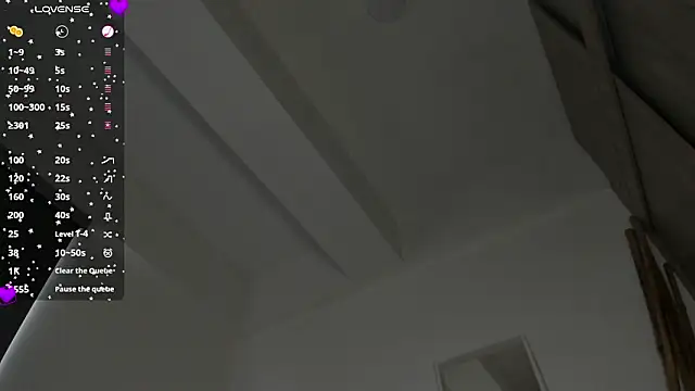 laura-hills18 webcam