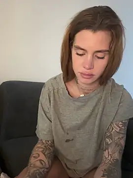 EmiliaCatalina from StripChat is Freechat