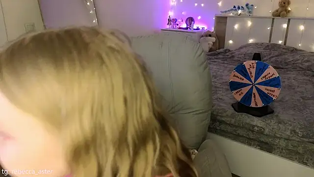 RebeccaAster webcam