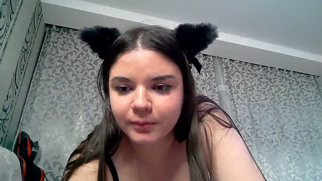 VictoriaPricee webcam