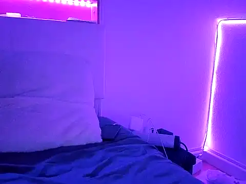 nicole77745 (Ask my age) - iPhone